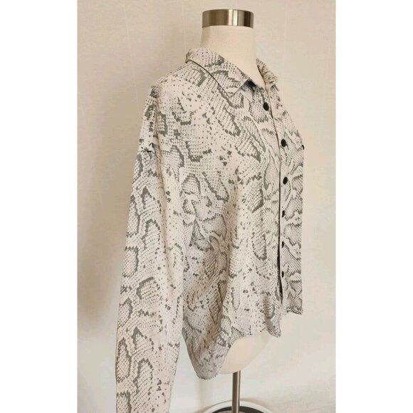Pam & Gela Snake Print Oversized Shirt Size Small Gray - Picture 6 of 8
